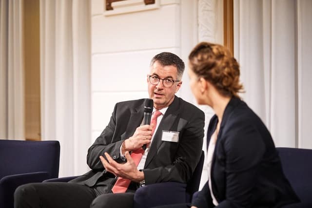 Kurt Schappelwein (Raiffeisen Capital Management) ist ein großer Fan von US-Aktien, auch bei Anleihen lässt sich derzeit viel holen. China ist derzeit sein persönlicher Einstiegstipp.