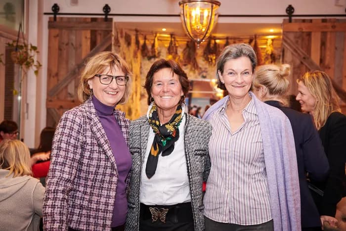 Hier siehst du Maria Patek, Christine Catasta (BIG) und Aufsichtsrätin Beatrice Schobesberger. Was für ein Trio!