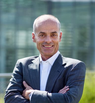 Ulrich Streibl im Porträt und im Anzug