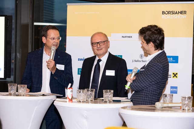 Klaus Kumpfmüller (Hypo OÖ)m Chrisitan Petter (J. Safrs Sarasin) und Moderator Daniel Nutz.