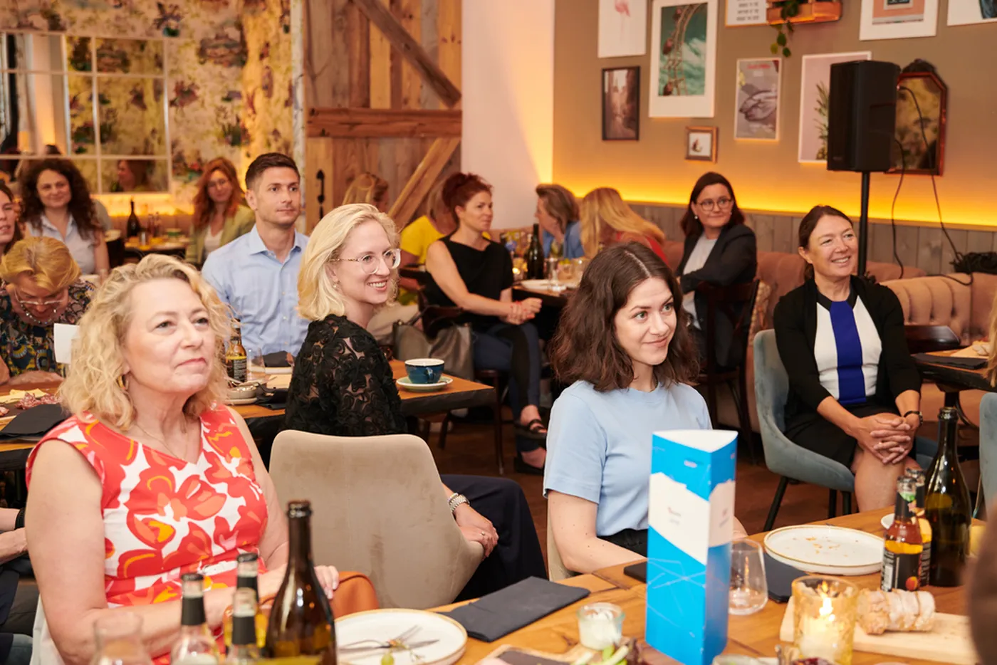 Das Börsianer Salon Publikum lauscht interessiert dem Experten.