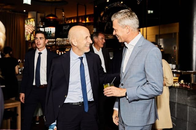 Exzellente Laune: Wirtschaftsminister Martin Kocher und Thomas Arnoldner (A1 Telekom Austria AG).