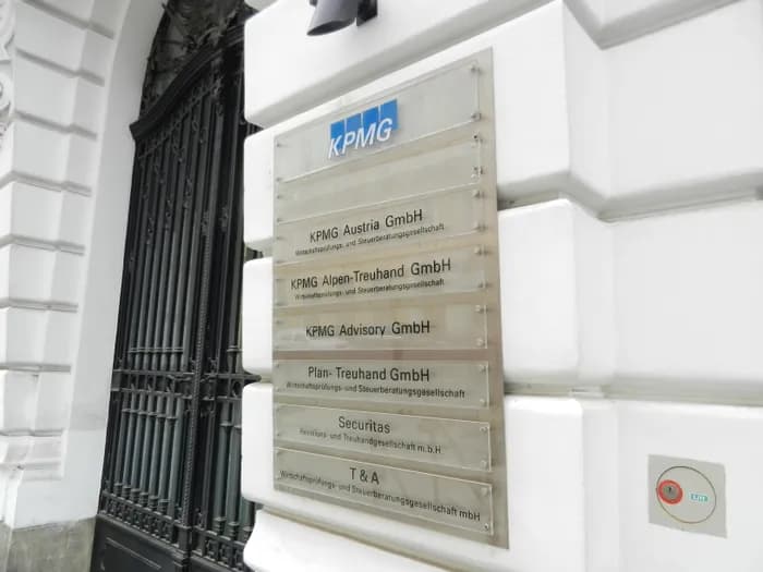 KPMG Türschild
