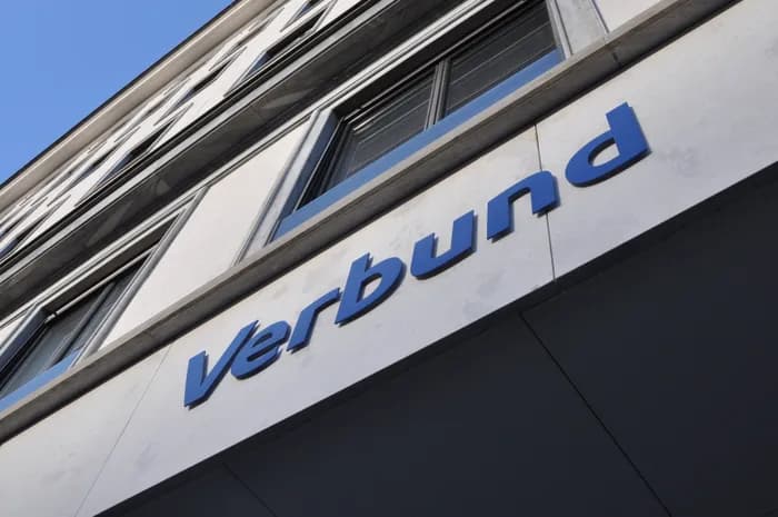 Verbund Logo auf Gebäude
