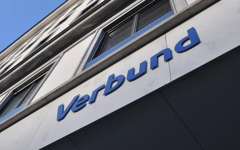 Verbund Logo auf Gebäude