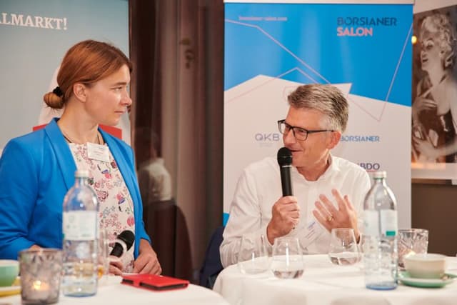 Herwig Schwarz (Strabag) erklärt: „Ein wichtiger Hebel ist die effiziente Planung von Gebäuden und eine gute Infrastruktur. Projekte wie das Nordbahnviertel im zweiten Bezirk sind gute Beispiele dafür, wie man Stadtentwicklung nachhaltig umsetzen kann.“