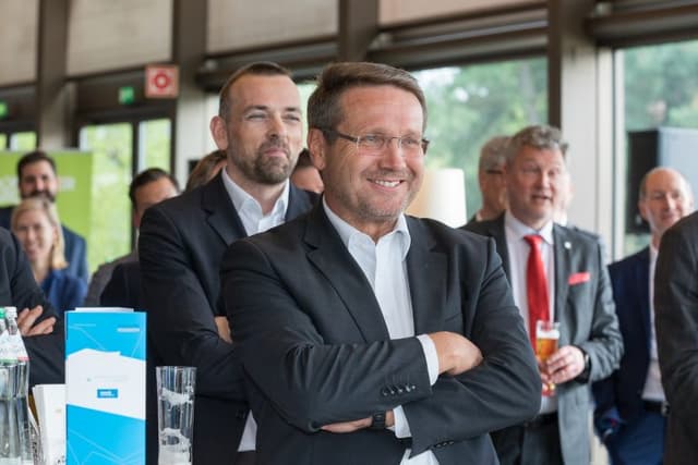 Zustimmung aus dem Publikum.