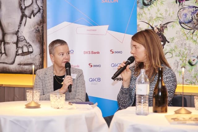 Die OeKB hat mehrere Projekte zum Einsatz von KI laufen, verwendet wird KI noch nicht, sagte Angelika Sommer-Hemetsberger. Eine KI Governance ist am Entstehen.