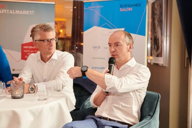 Dieter Dorazin, (Wiener Linien) weiß: „Die Stadt Wien befindet sich in einem massiven Wandel. Man muss bei Projekten auch die Kosten mit einbeziehen. Gebäude zu begrünen ist durch die Instandhaltung oft nicht finanzierbar und durch Brandschutzvorkehrungen in der Innenstadt nicht möglich.“
