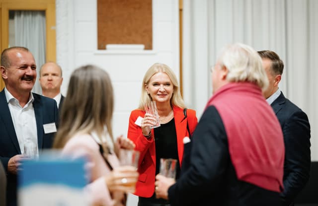 Gabriela Tinti (EAM) beim Networking